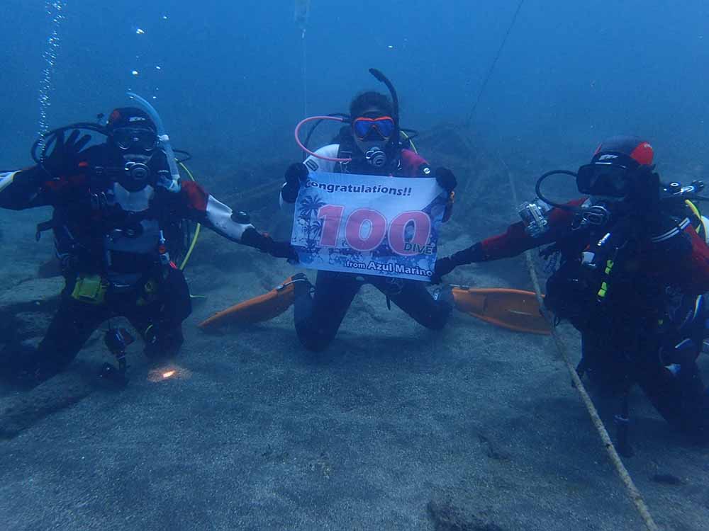 アズールマリノスタッフの100記念ダイビング